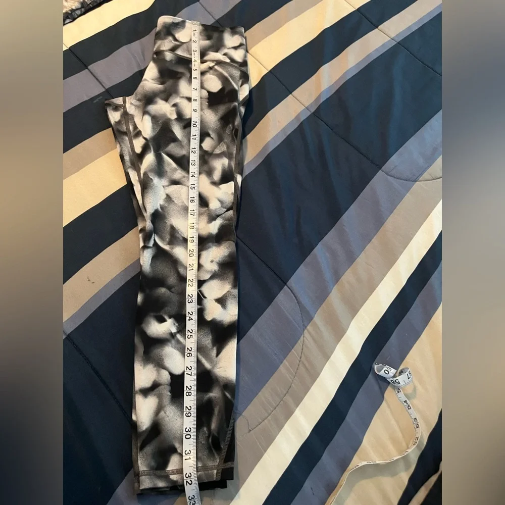 🍋LIKE NEW Lululemon Train Times 25” - Blush Blossom Alpine White Black - Sz 8 - Picture 13 of 15